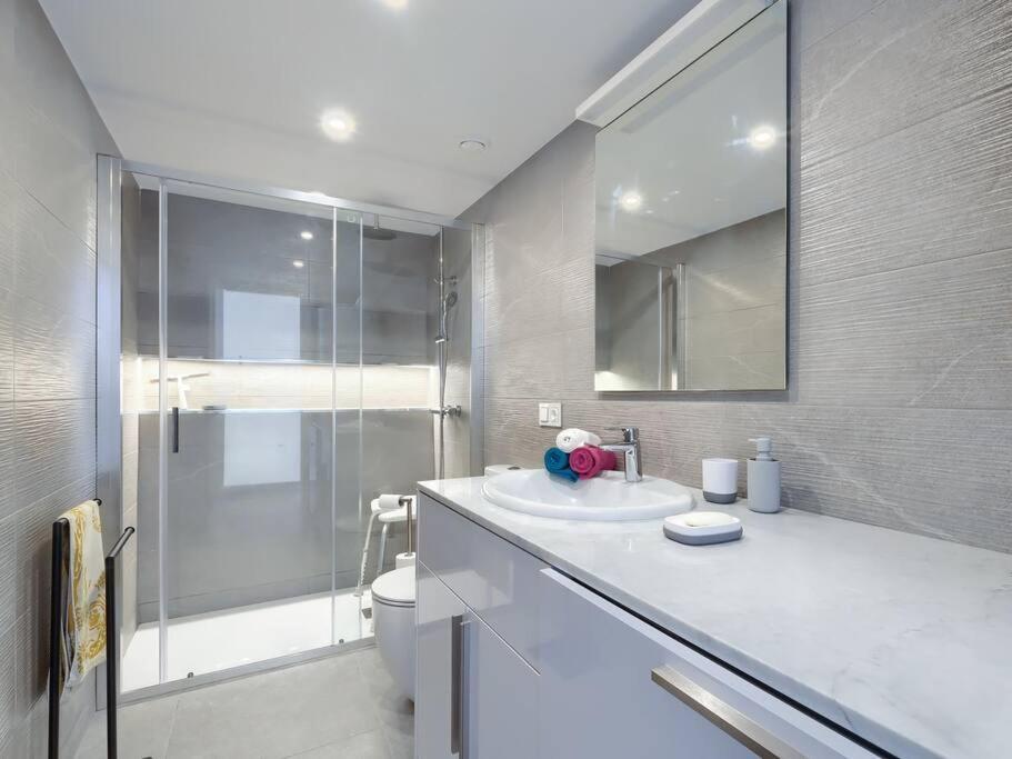 Bonito Apartamento 2 Minutos De La Playa Fuengirola Bagian luar foto
